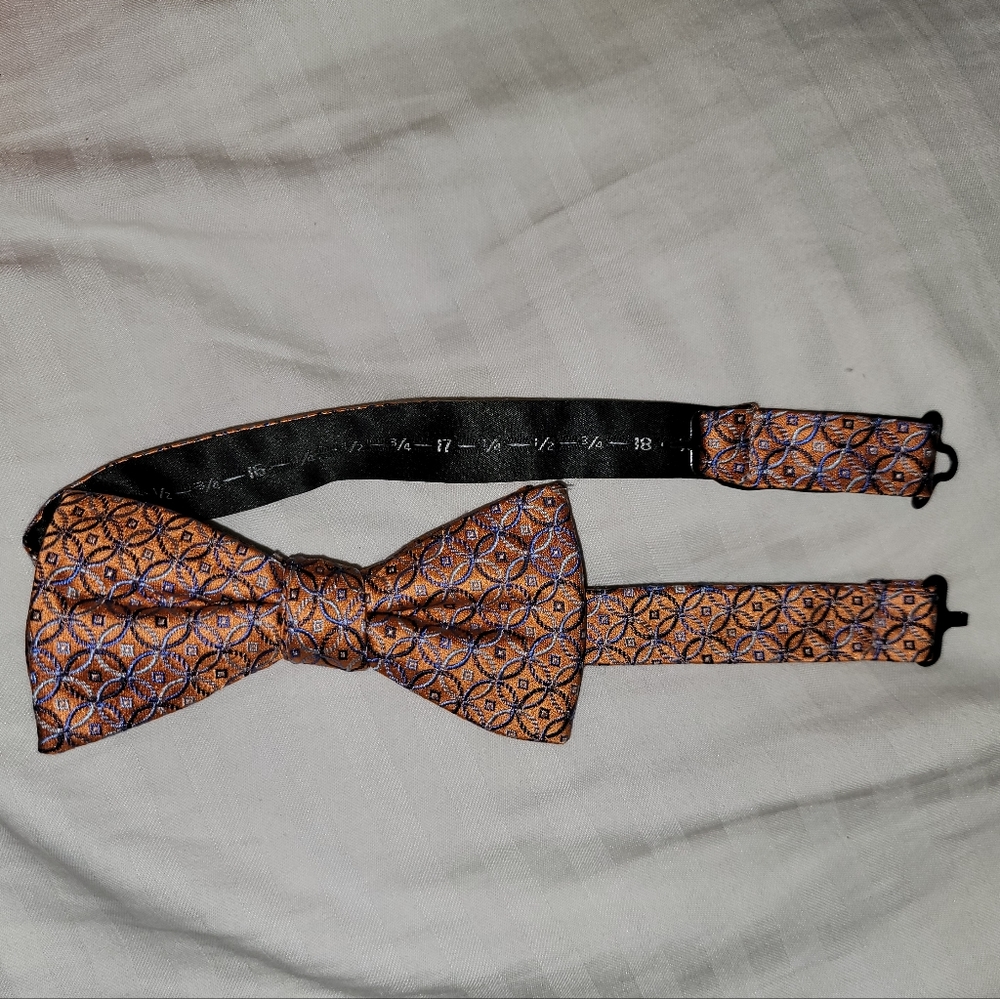 Like new patterned, adjustable bow tie